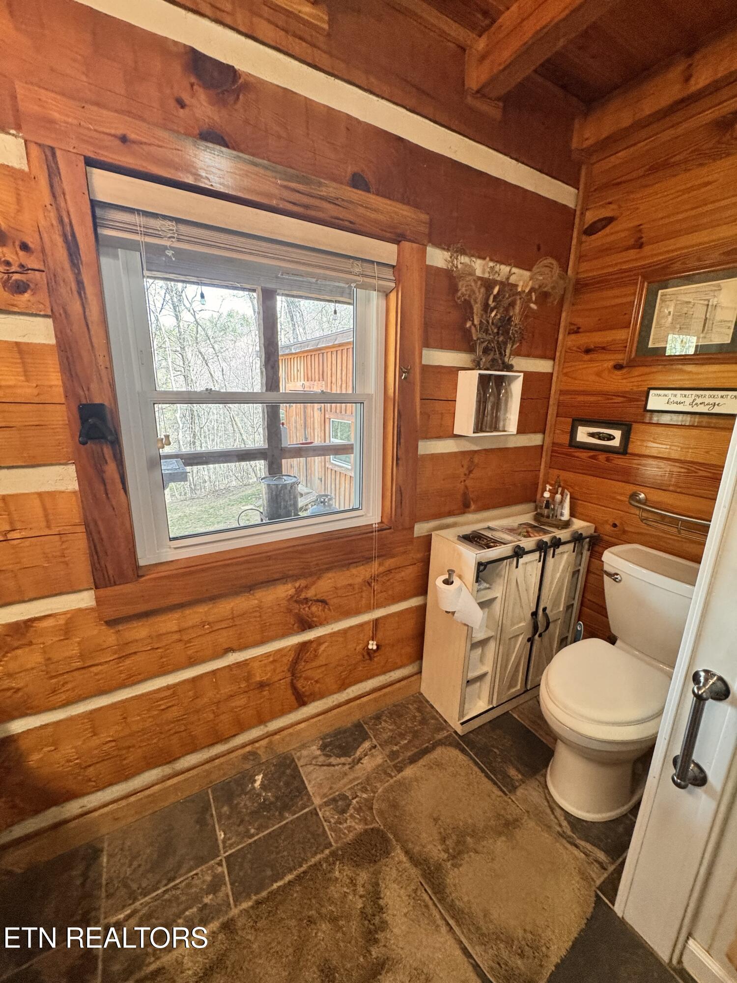 132 Sugar Maple Way Del Rio, TN 37727 - Photo 27 of 58 Owner's Bathroom