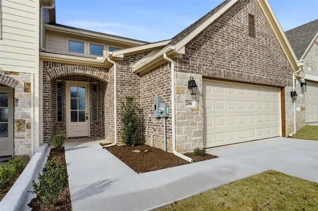 $344,900 | 206 Legacy Boulevard, Weatherford, TX 76086