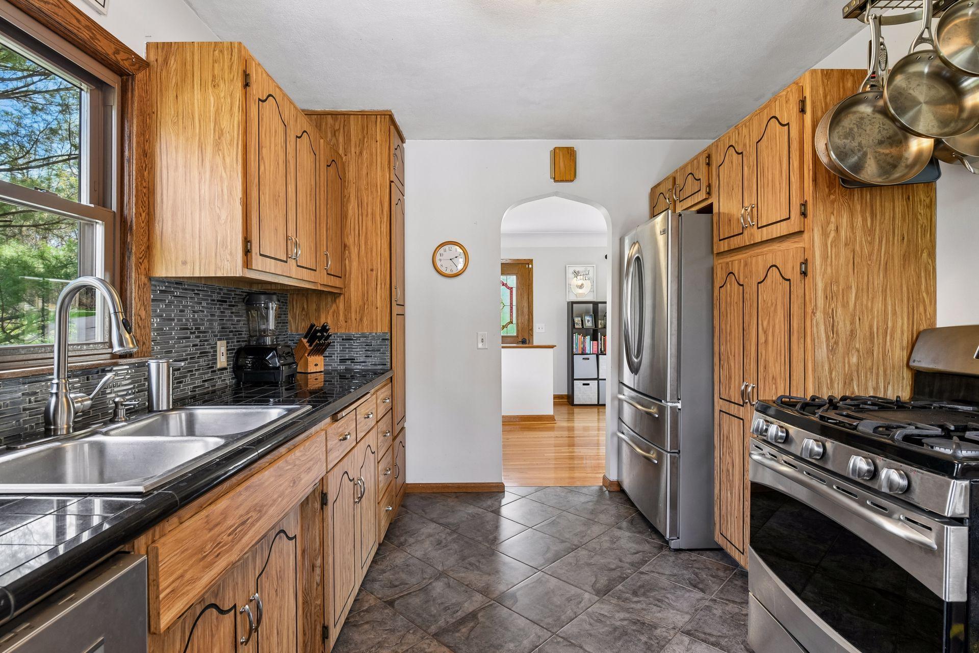 3001 Groveland School Road Minnetonka, MN 55391 - Photo 11 of 49