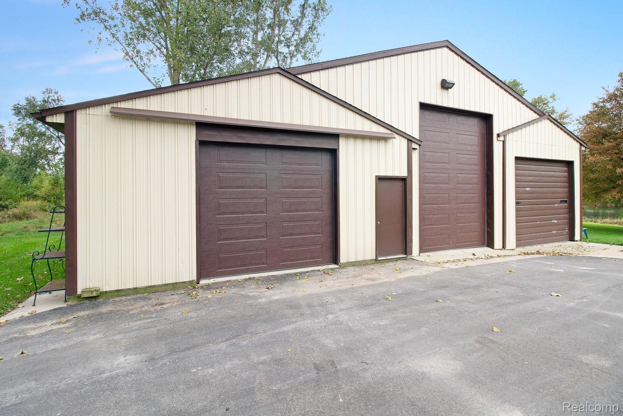 2345 North Hacker Road Howell, MI 48855 - Photo 5 of 34 IMG_0072.jpg