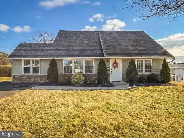$465,000 | 18 Jump Hill Road, Levittown, PA 19056