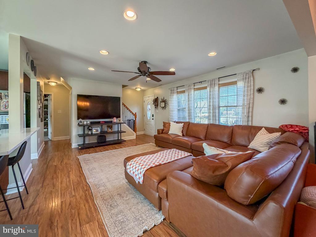 18 Jump Hill Road Levittown, PA 19056 - Photo 4 of 25 Light Filled