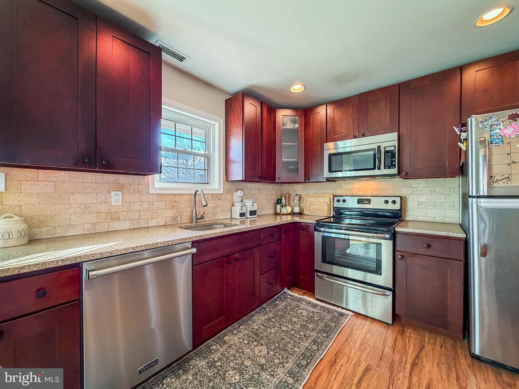 18 Jump Hill Road Levittown, PA 19056 - Photo 8 of 25 Granite Counters