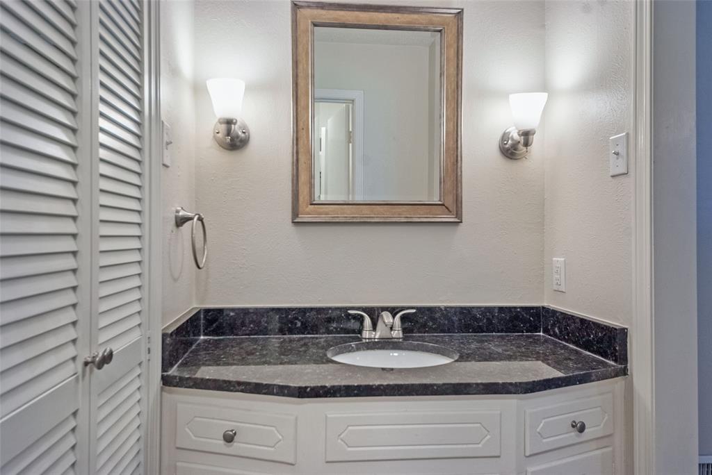 6123 Rincon Way Dallas, TX 75214 - Photo 20 of 34