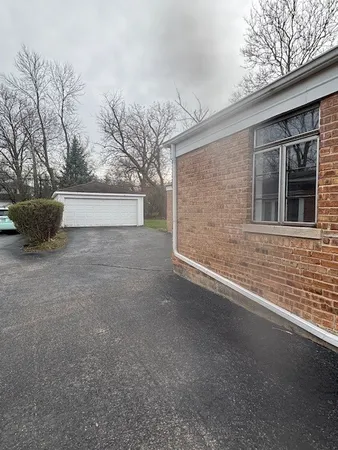 $2,300 | 2223 Hawthorne Road, Homewood, IL 60430