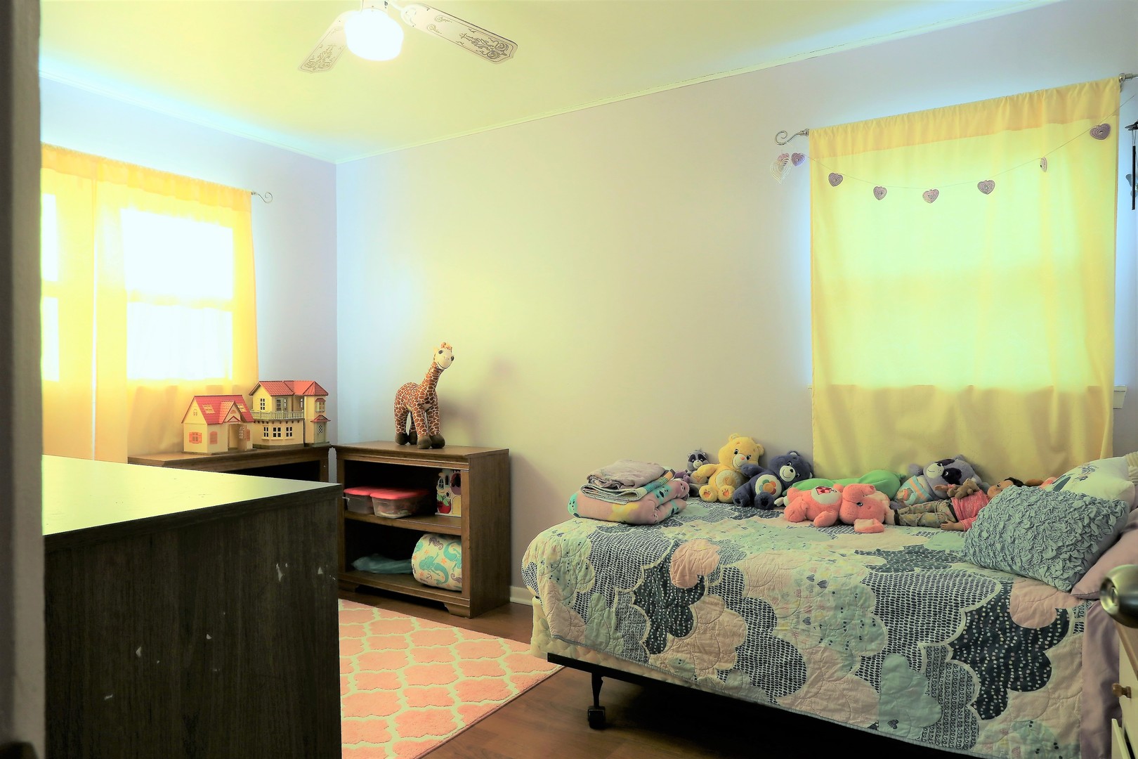 10607 Princess Avenue Chicago Ridge, IL 60415 - Photo 13 of 25 a bedroom with a bed and a table