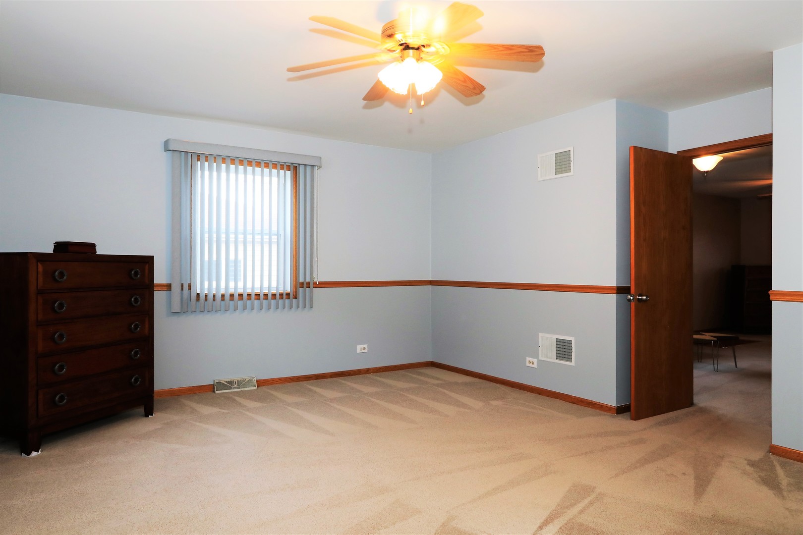 10607 Princess Avenue Chicago Ridge, IL 60415 - Photo 17 of 25 a view of an empty room with a window