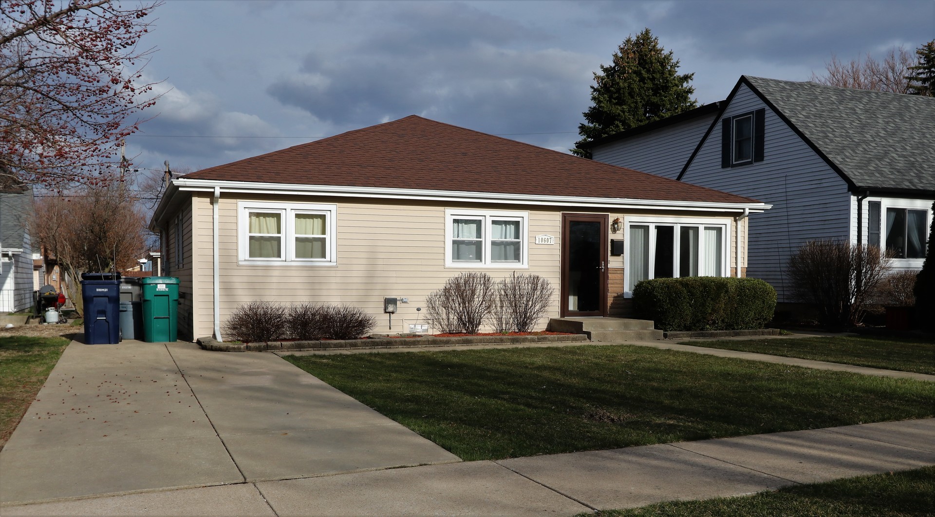 10607 Princess Avenue Chicago Ridge, IL 60415 - Photo 25 of 25 a front view of a house with a yard