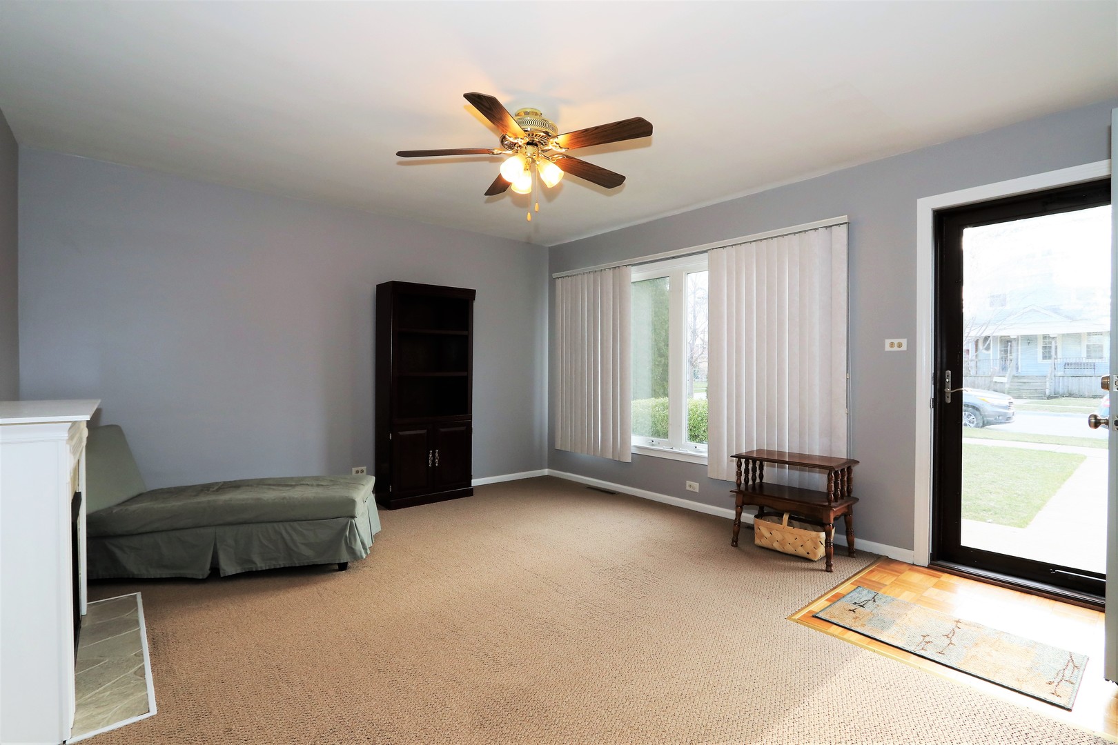 10607 Princess Avenue Chicago Ridge, IL 60415 - Photo 3 of 25 a living room with furniture and a window