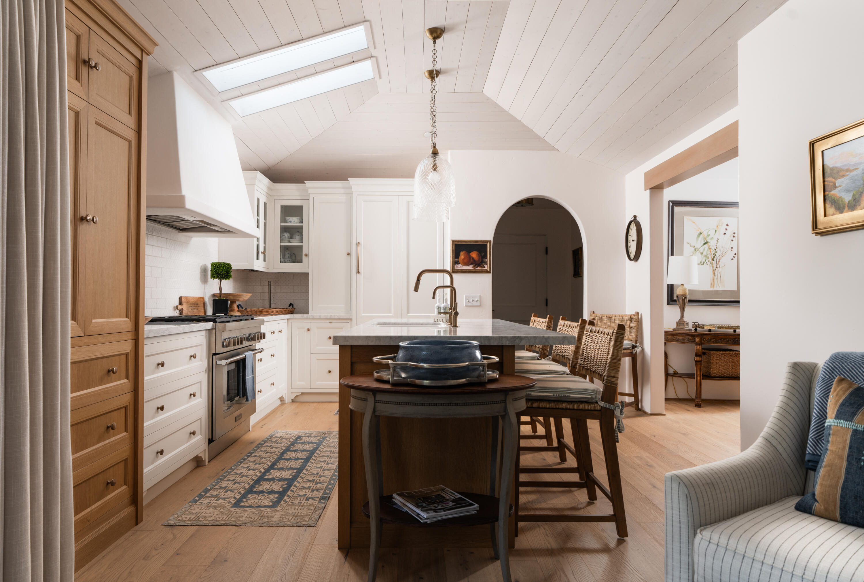 830 Summit Road Santa Barbara, CA 93108 - Photo 9 of 34 Kitchen with Island Seating