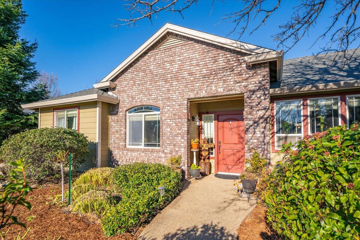 2122 Edinburgh Way Redding, CA 96003 - Photo 1 of 61 05-2122 Edinburgh Way - E-18