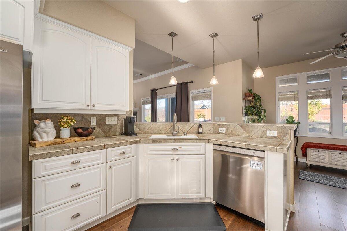 2122 Edinburgh Way Redding, CA 96003 - Photo 14 of 61 15-2122 Edinburgh Way - I-17