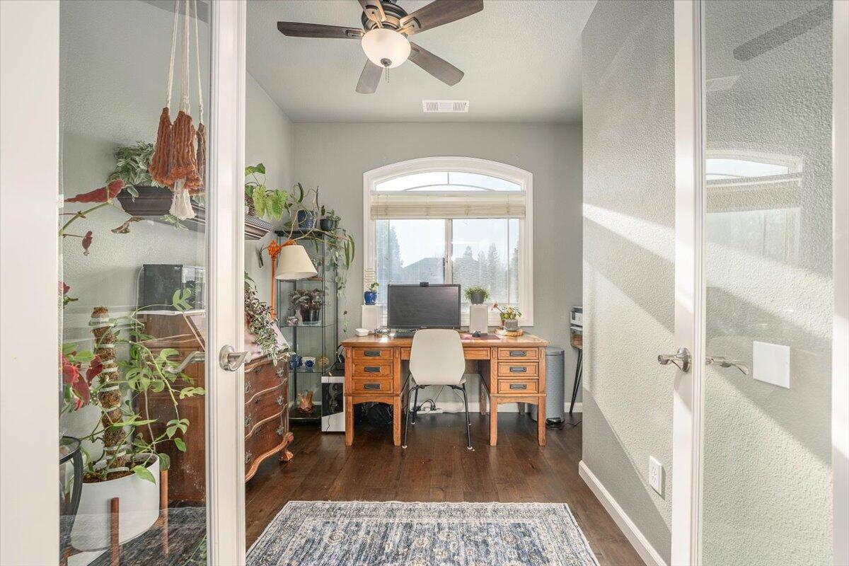 2122 Edinburgh Way Redding, CA 96003 - Photo 27 of 61 a living room with furniture and a chandelier