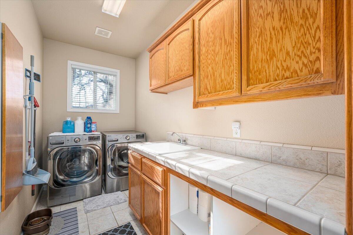 2122 Edinburgh Way Redding, CA 96003 - Photo 29 of 61 a utility room with sink dryer and washer