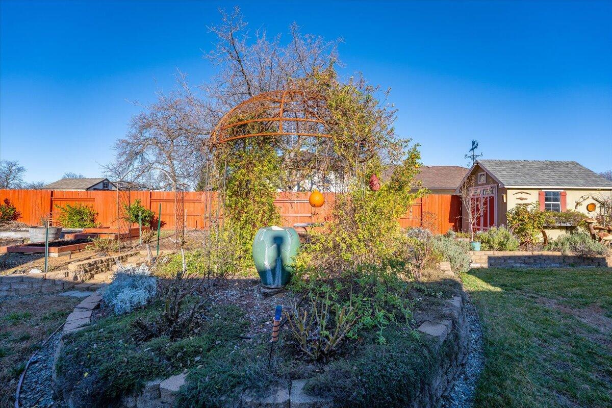 2122 Edinburgh Way Redding, CA 96003 - Photo 33 of 61 a front view of a house with a yard