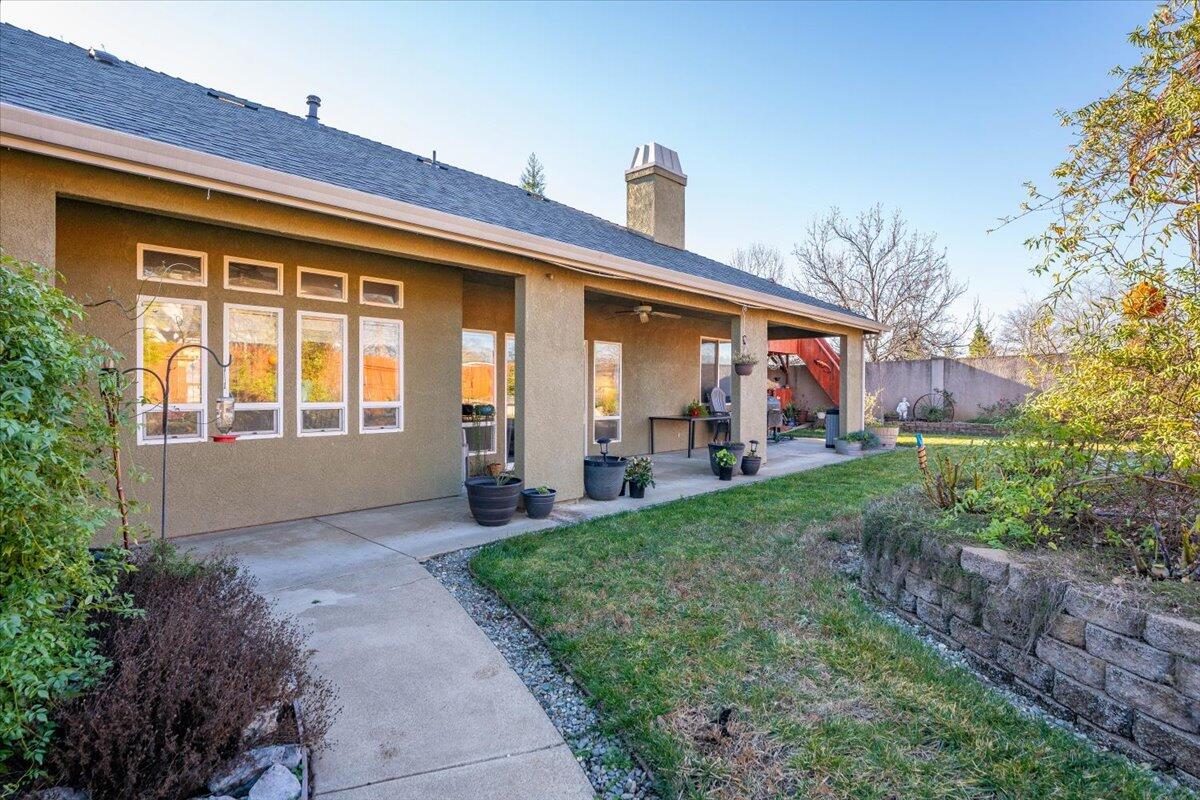 2122 Edinburgh Way Redding, CA 96003 - Photo 35 of 61 a view of a house with a porch and garden