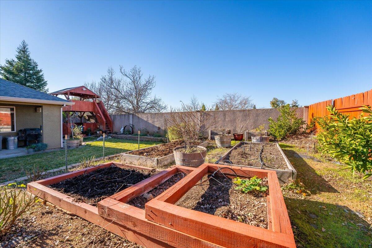 2122 Edinburgh Way Redding, CA 96003 - Photo 37 of 61 a view of a yard with chairs and a fire pit