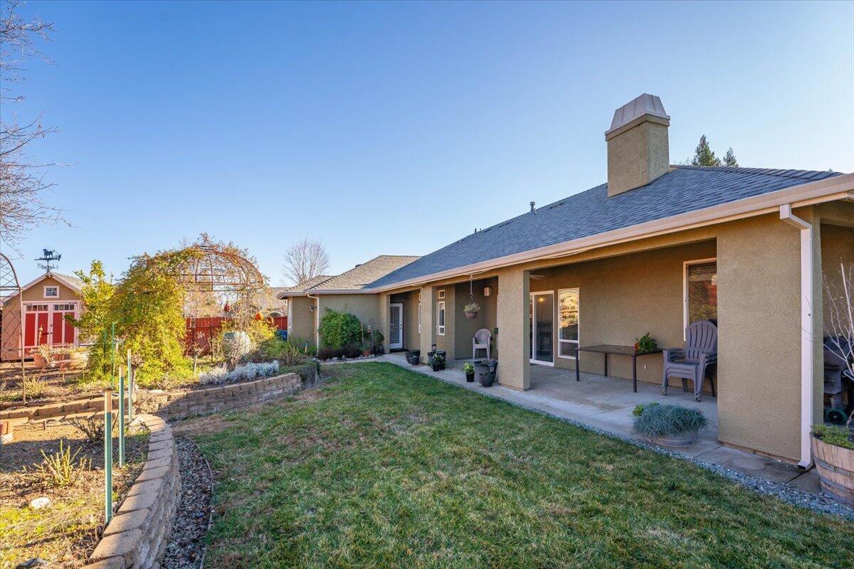 2122 Edinburgh Way Redding, CA 96003 - Photo 40 of 61 a front view of house with yard and seating area