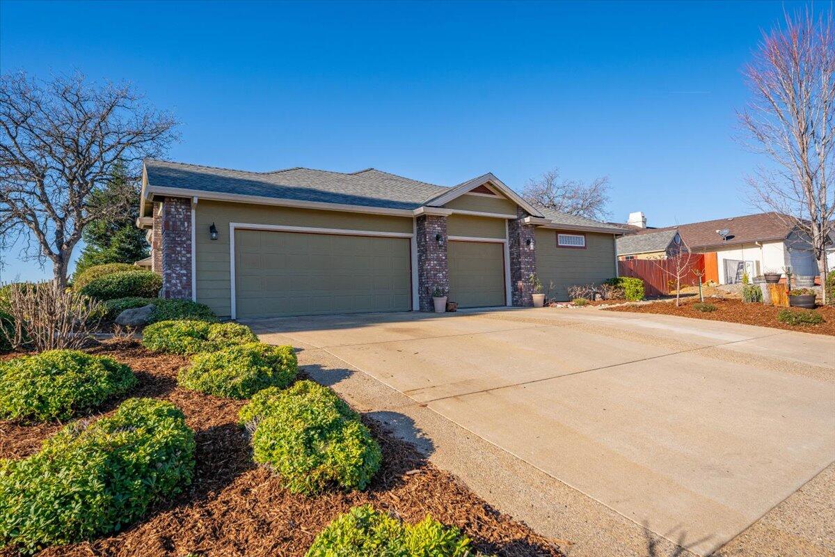 2122 Edinburgh Way Redding, CA 96003 - Photo 49 of 61 front view of a house with a yard