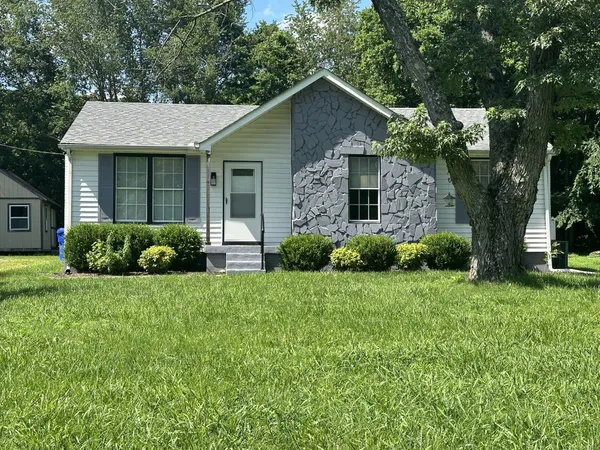 $1,800 | 302 Donal Terrace, White House, TN 37188