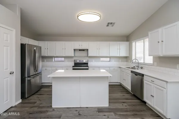 $2,280 | 5605 South 11th Place, Phoenix, AZ 85040