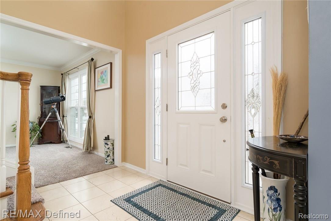 1282 Sandy Ridge Drive Rochester, MI 48306 - Photo 5 of 39 1282-Sandy-Ridge-05.jpg