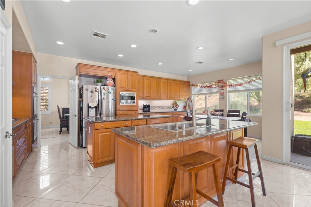 665 Barbre Lane Corona, CA 92879 - Photo 11 of 57 Kitchen