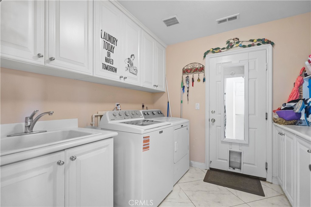 665 Barbre Lane Corona, CA 92879 - Photo 24 of 57 Laundry room
