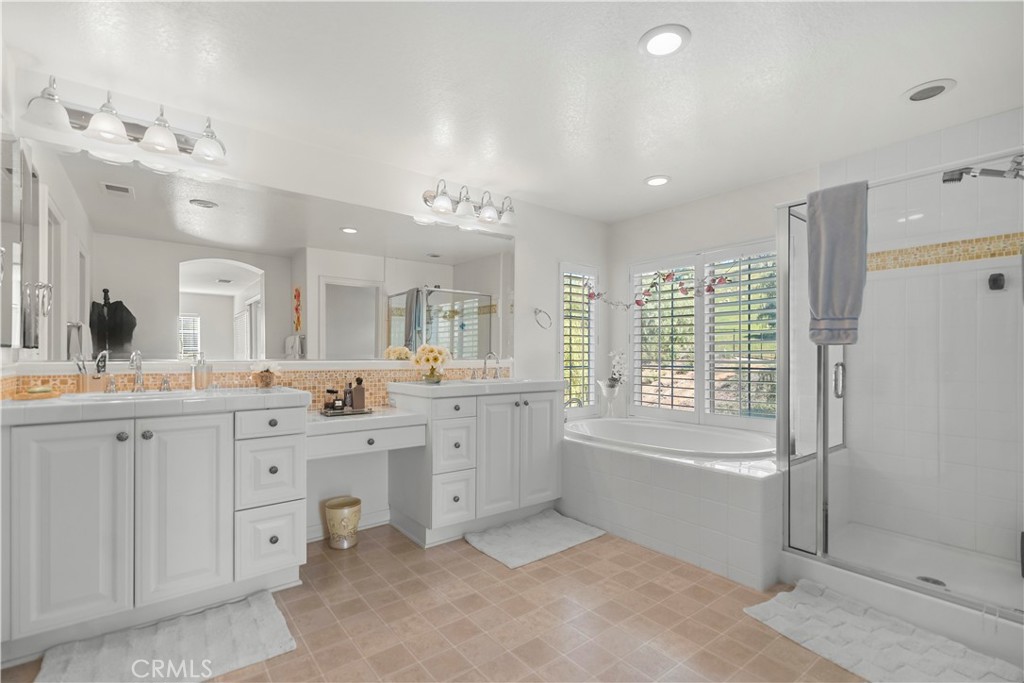 665 Barbre Lane Corona, CA 92879 - Photo 34 of 57 Master bathroom