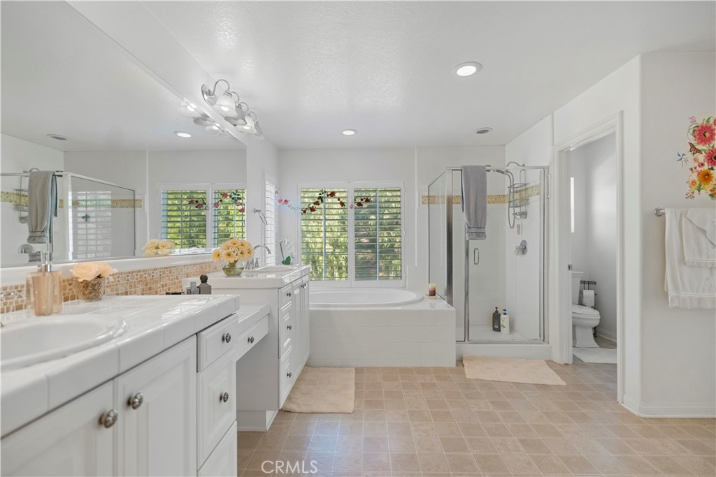 665 Barbre Lane Corona, CA 92879 - Photo 36 of 57 Master bathroom