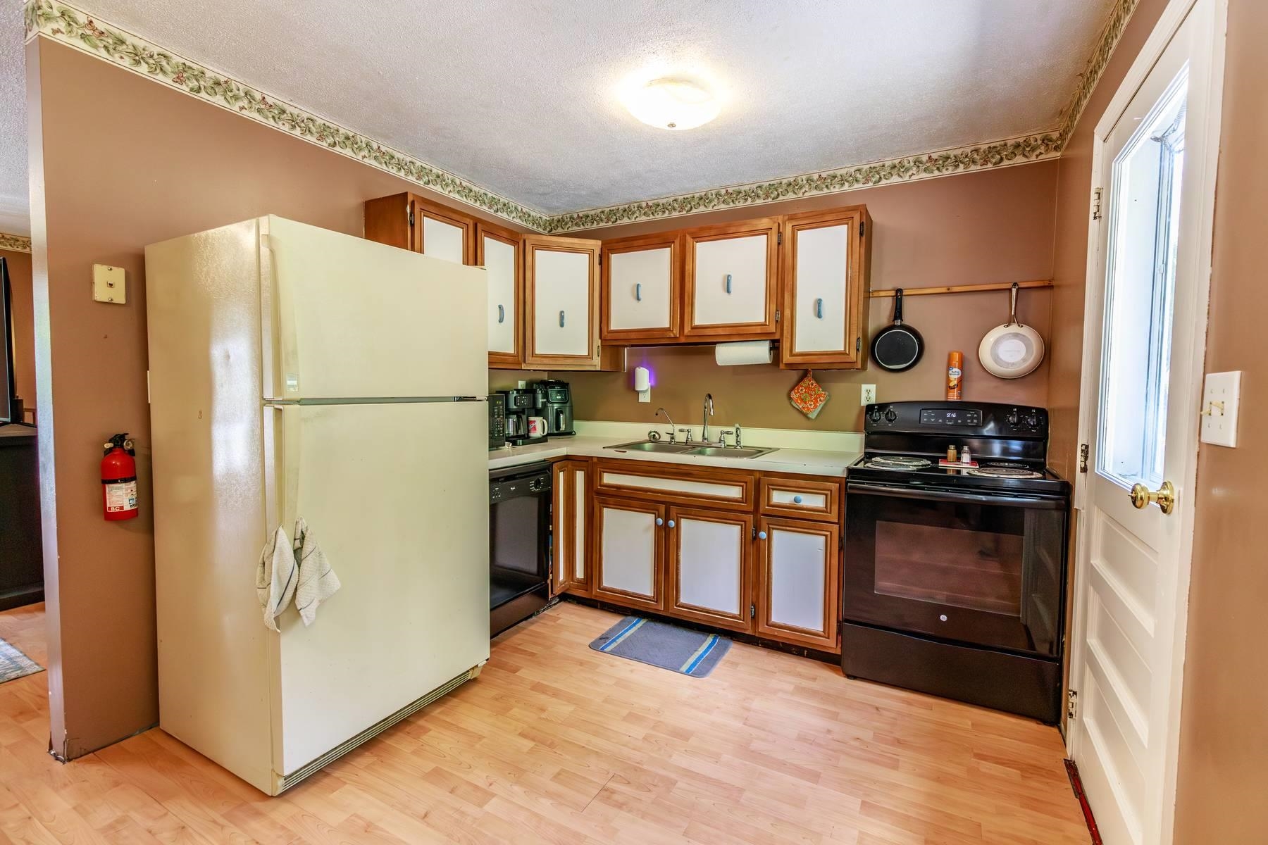48 Carriage Hill Road Brattleboro, VT 05301 - Photo 11 of 38