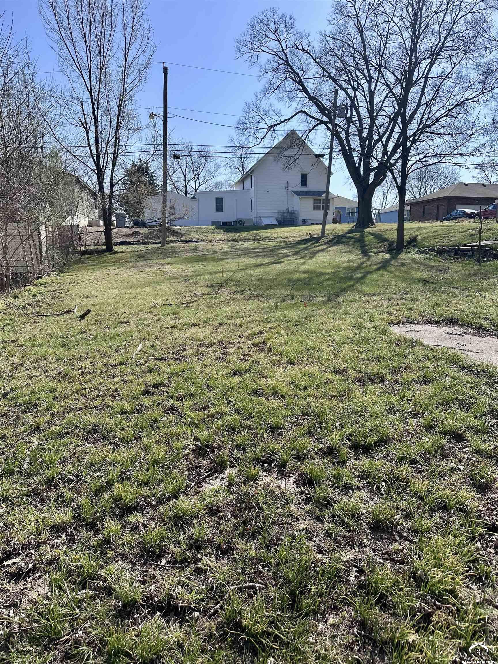 618 Locust Street Eudora, KS 66025 - Photo 2 of 5