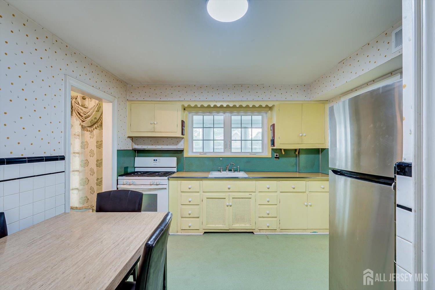 289 Hazel Place Union, NJ 07083 - Photo 10 of 23
