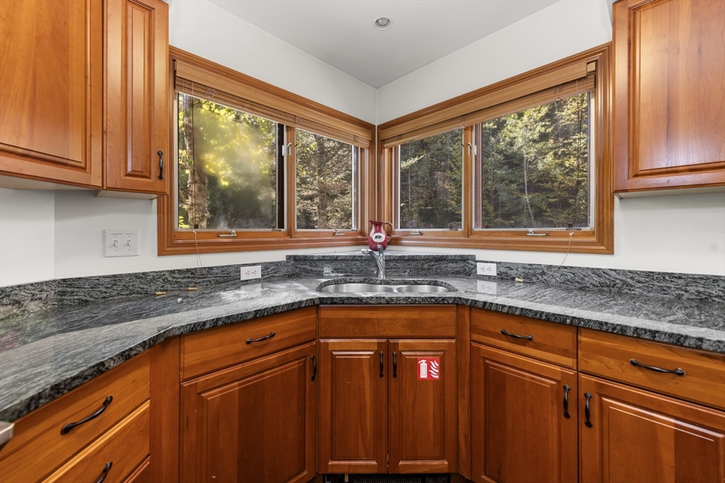 258 Crawford Ridge Road, Unit 7 Carroll, NH 03595 - Photo 10 of 42