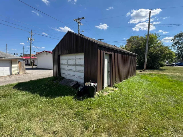 $49,900 | 2021 Carlton Avenue, Fort Wayne, IN 46802