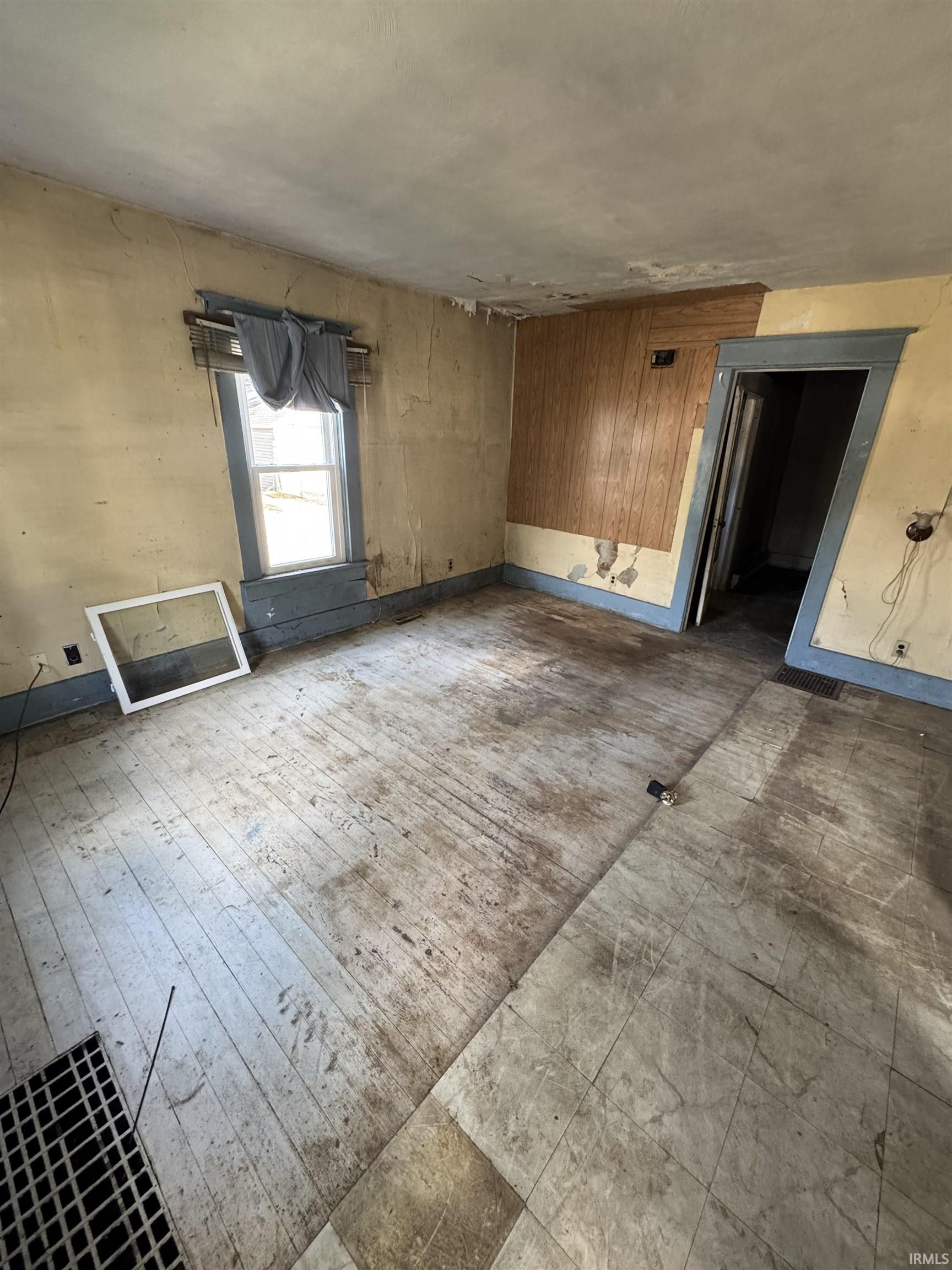 2021 Carlton Avenue Fort Wayne, IN 46802 - Photo 5 of 7