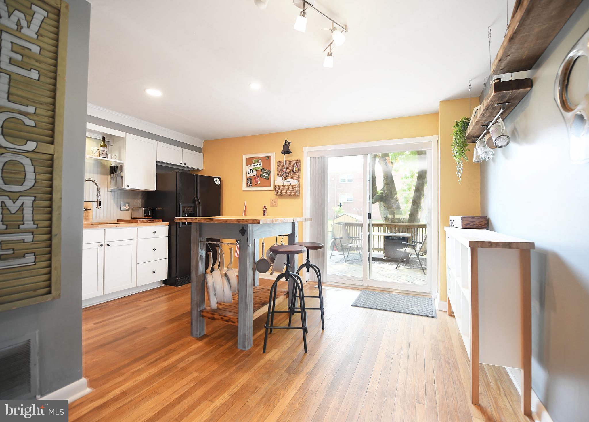 8275 Del Haven Road Baltimore, MD 21222 - Photo 7 of 35 Eat-in kitchen