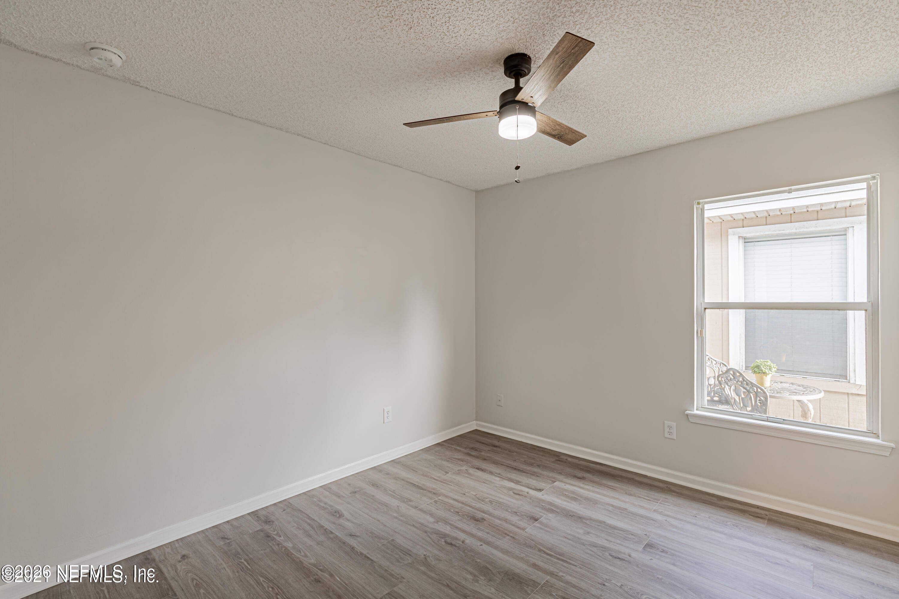 286 Main Street Atlantic Beach, FL 32233 - Photo 21 of 46 an empty room with a window