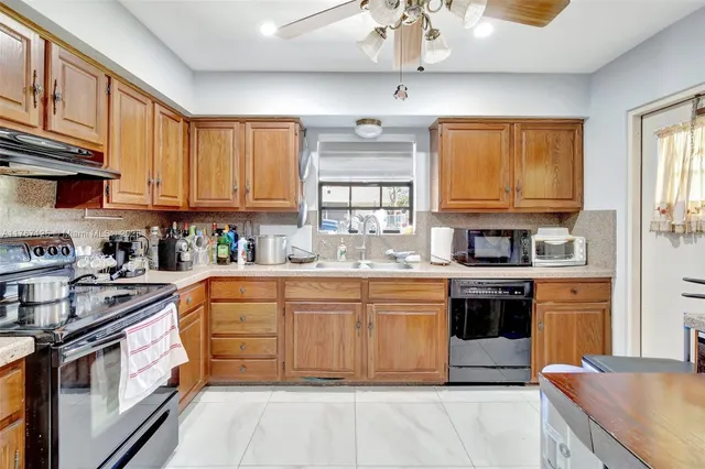 $950,000 | 2940 Southwest 156th Avenue, Davie, FL 33331