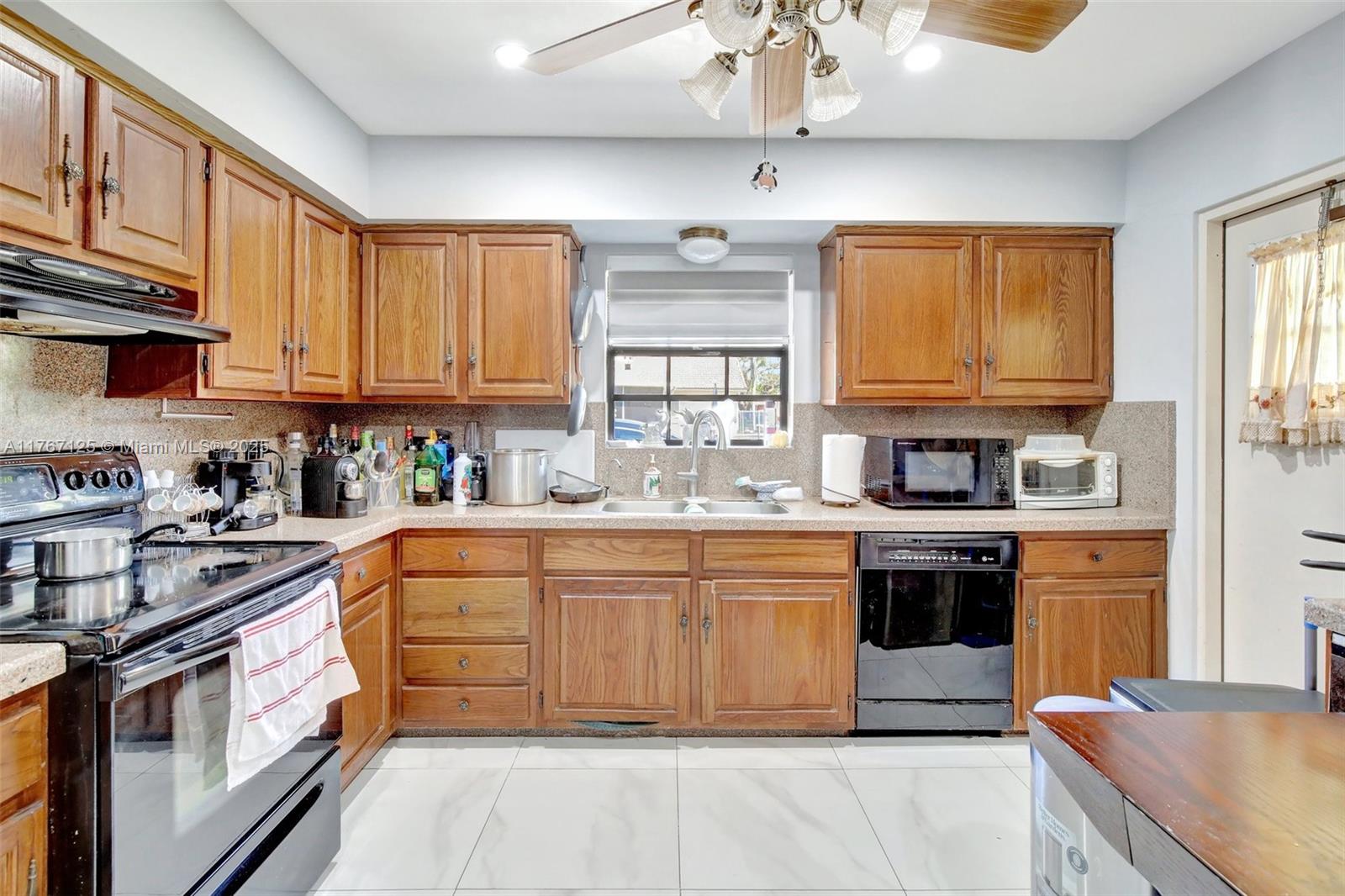 2940 Southwest 156th Avenue Davie, FL 33331 - Photo 7 of 33