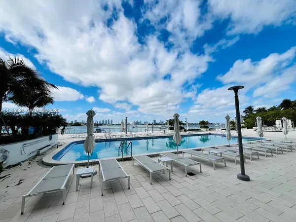 $2,425 | 1000 West Avenue, Unit 1006, Miami Beach, FL 33139