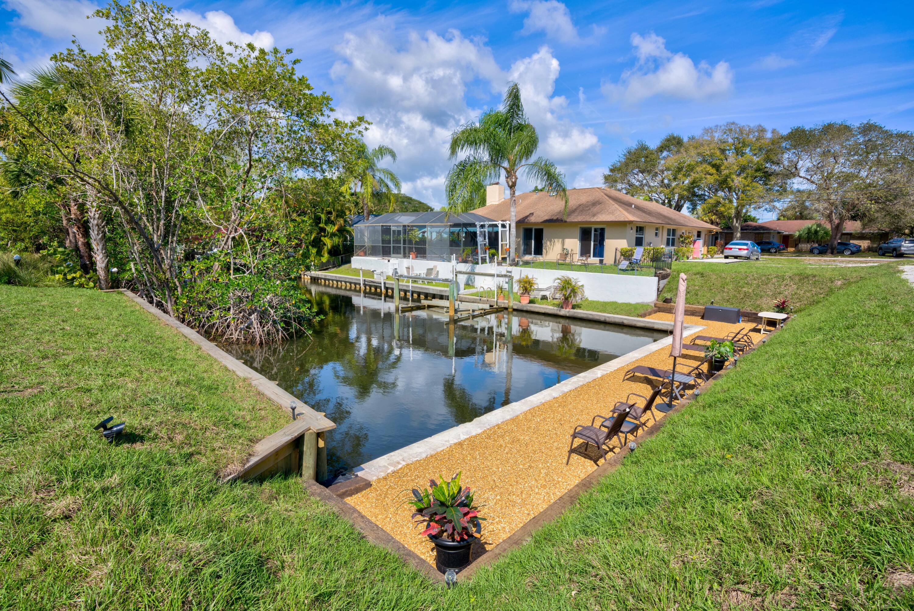 9524 Southeast Cove Point Street Jupiter, FL 33469 - Photo 14 of 58 Rear elevation