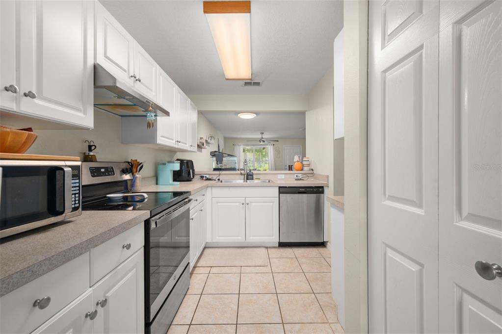 2362 Southwest 42nd Way, Unit 165 Gainesville, FL 32607 - Photo 10 of 26 Gallery Image 10