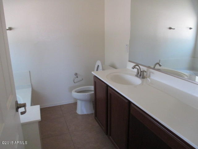 9922 West Bloch Road Tolleson, AZ 85353 - Photo 17 of 25 023-253802- masterbath