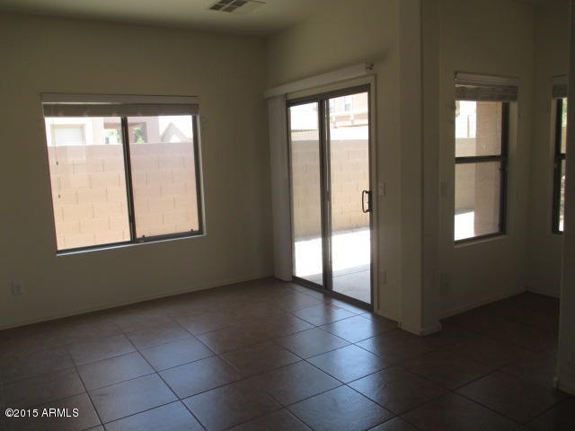 9922 West Bloch Road Tolleson, AZ 85353 - Photo 4 of 25 023-253802- dining