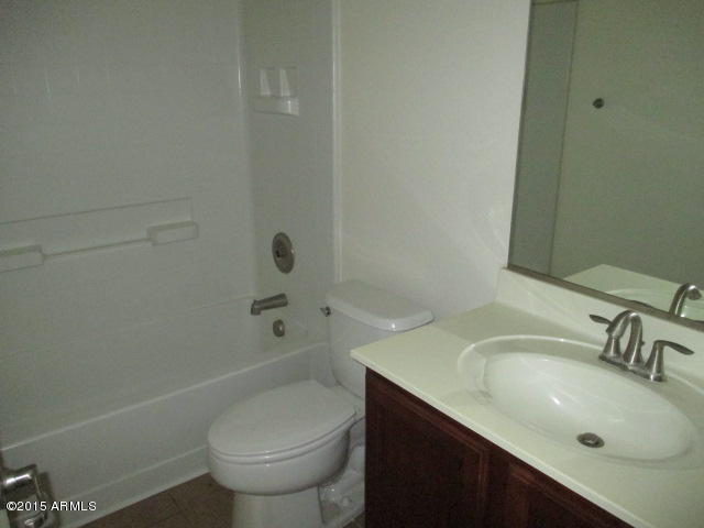 9922 West Bloch Road Tolleson, AZ 85353 - Photo 7 of 25 023-253802- hall bath