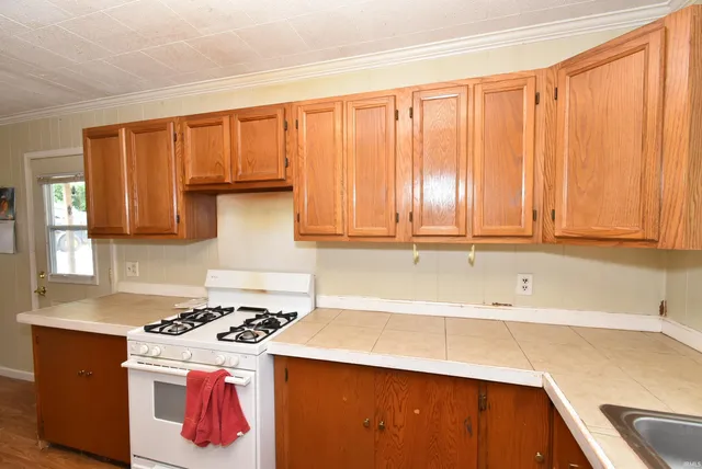 $139,900 | 403 South Howard Street, Oxford, IN 47971