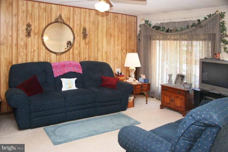 303 Estate Road Reisterstown, MD 21136 - Photo 2 of 16 Living Room
