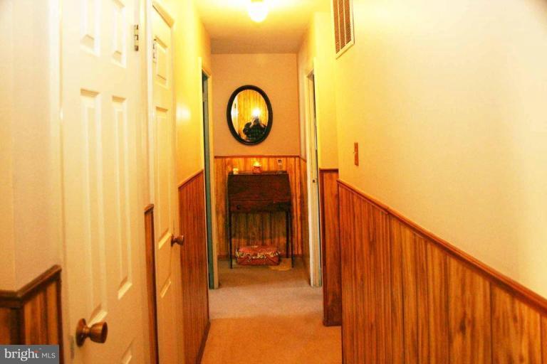 303 Estate Road Reisterstown, MD 21136 - Photo 6 of 16 Hallway