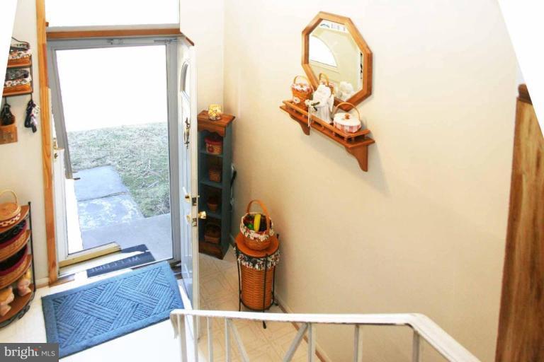 303 Estate Road Reisterstown, MD 21136 - Photo 8 of 16 Entrance / Foyer